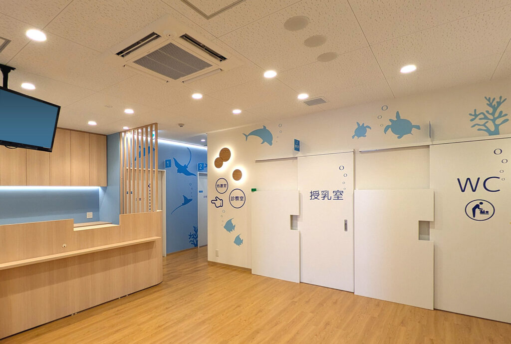 院内
初めての方も安心して診察を受けられるよう笑顔で対応いたします。お会計は自動精算機で非接触的に受渡ができて安心です。